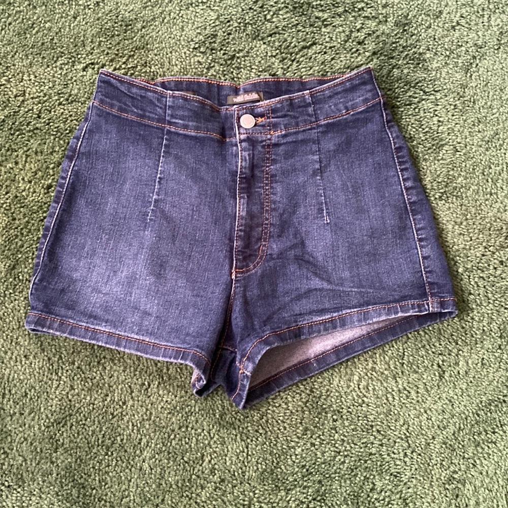 Blue Wild Fable denim jean shorts. Size 6/28R